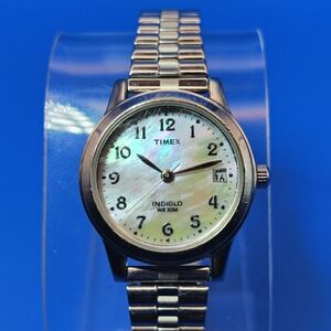 Vintage 2009 Timex Easy Reader Date Genuine Mother of Pearl Women's Quartz Watch